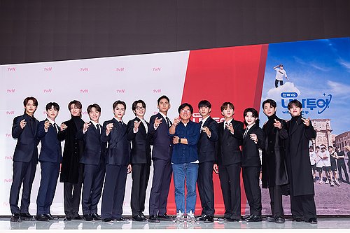 13人組グループ「SEVENTEEN」日本ベストアルバム発売記念の企画