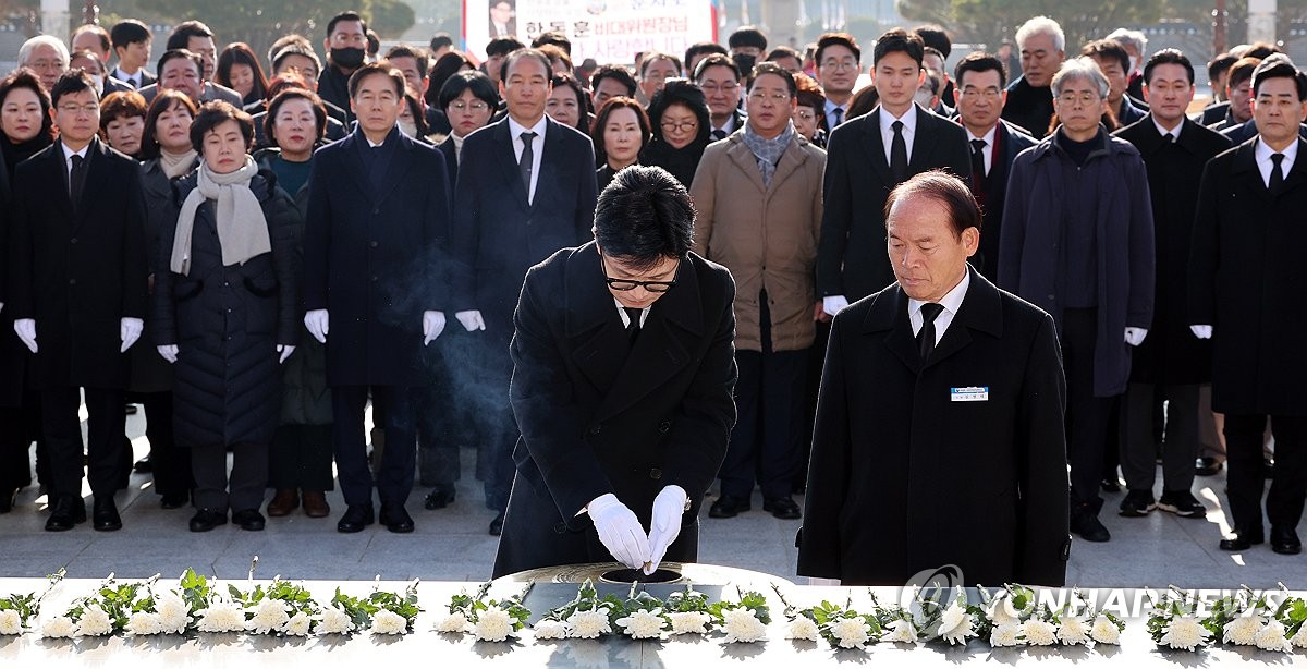 분향하는 한동훈 비대위원장