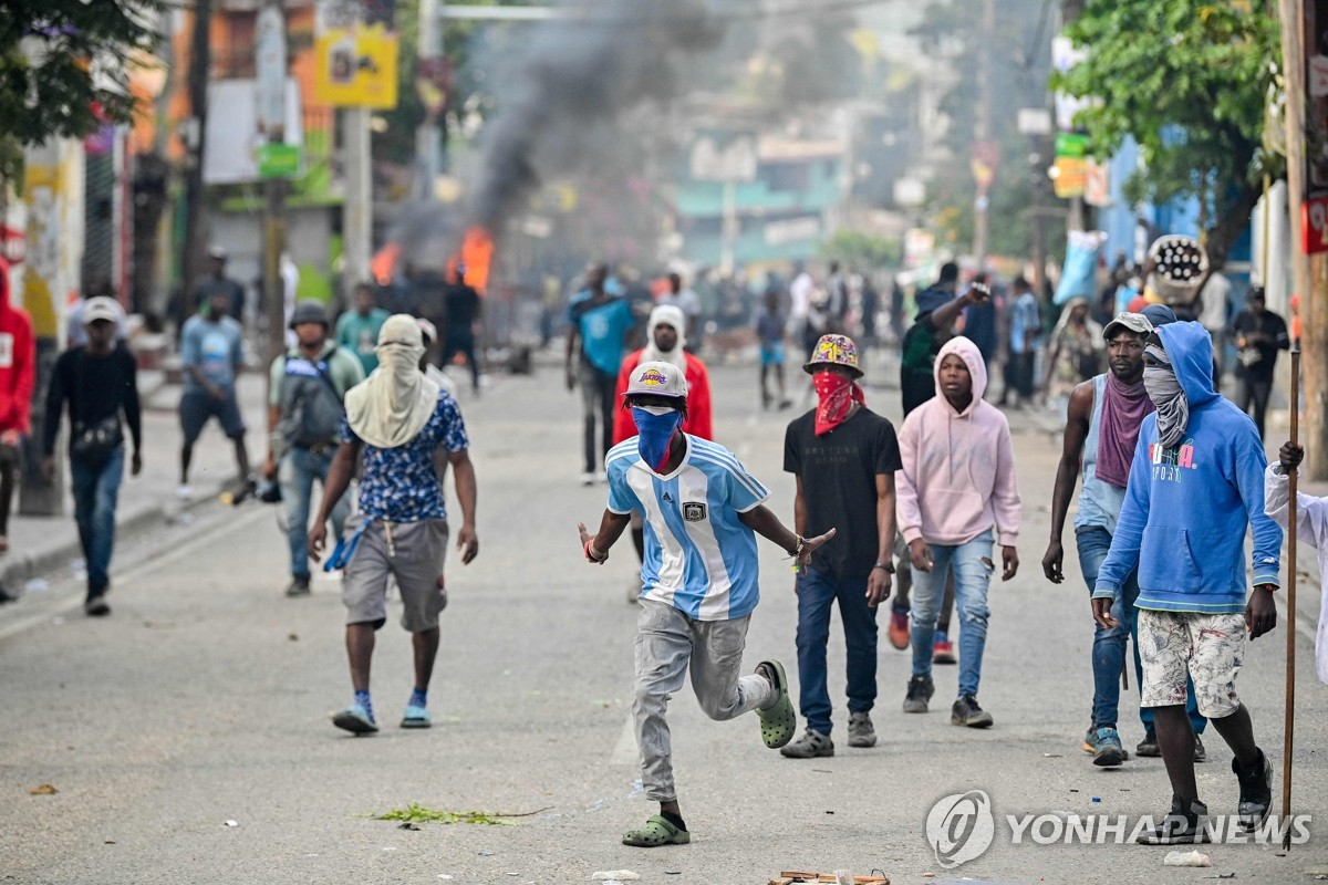 격화되는 아이티 총리 퇴진 시위