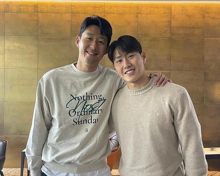 This photo captured from the Instagram page of South Korean football player Son Heung-min on Feb. 21, 2024, shows Son (L) posing with his South Korean teammate Lee Kang-in. (PHOTO NOT FOR SALE) (Yonhap)