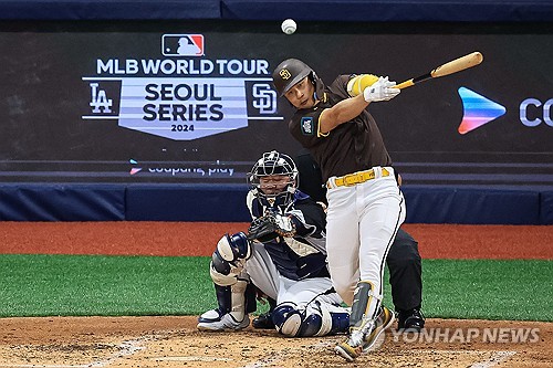 Dodgers rout KBO's Heroes in exhibition game in Seoul