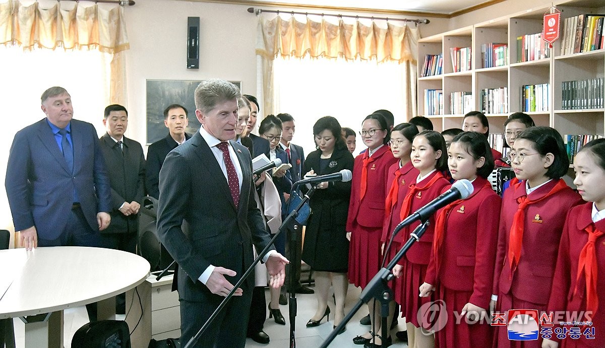 러시아 연해주 주지사, 평양 외국어대학 참관