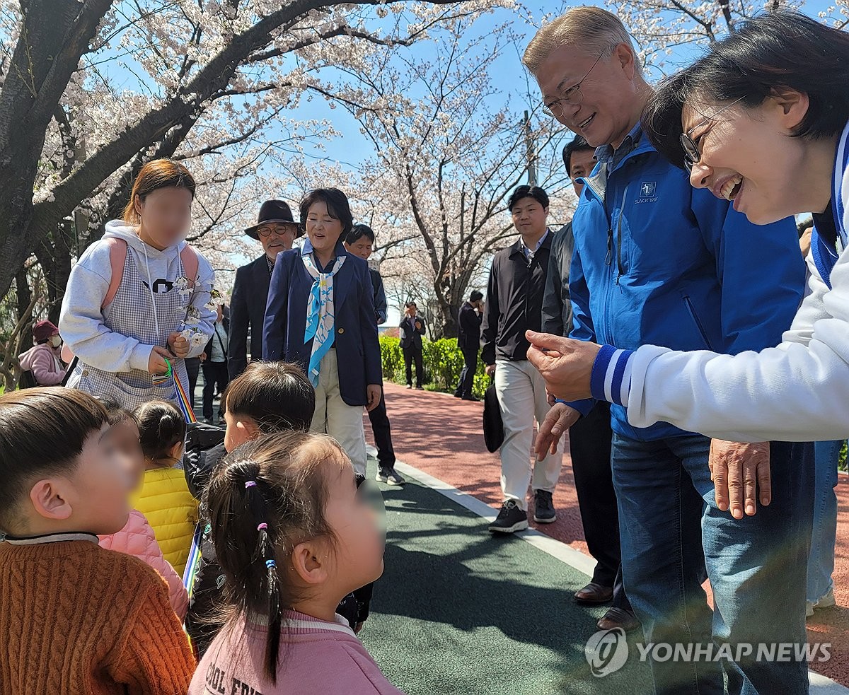 배재정 후보 지원 나선 문재인 전 대통령