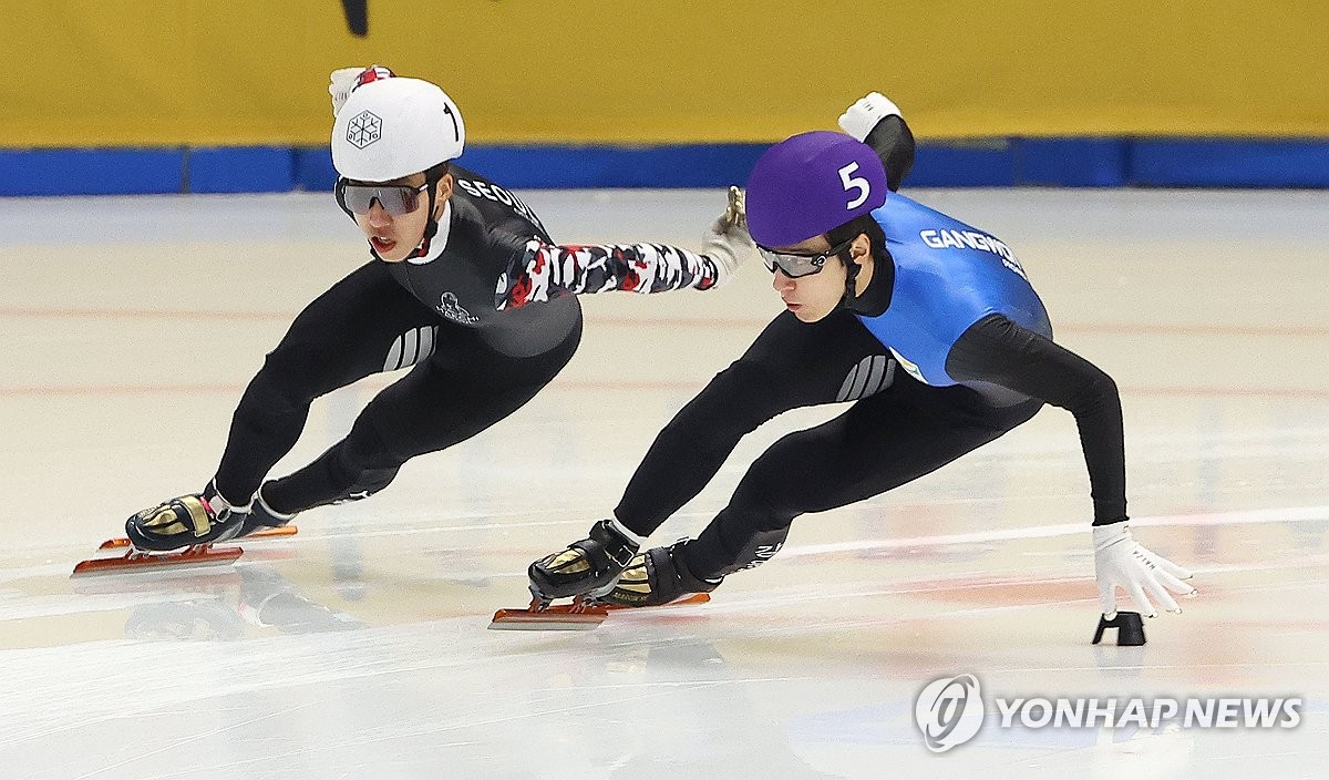 쇼트트랙 국가대표 2차 선발전 1000m 예선서 만난 박지원-황대헌