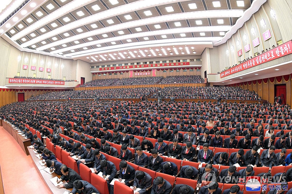 En esta fotografía publicada por la Agencia Central de Noticias de Corea el 24 de abril de 2024, se lleva a cabo en Pyongyang un taller para funcionarios de propaganda del gobernante Partido de los Trabajadores de Corea del Norte del 20 al 23 de abril de 2024. (Para uso exclusivo en la República de Corea. Sin redistribución) (Yonhap)