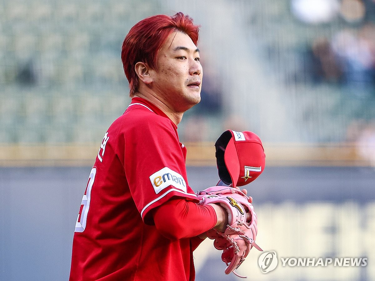 김광현, 분홍글러브에 붉은 머리