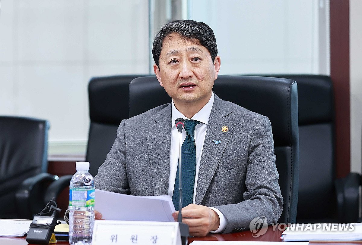 Minister of Trade, Industry and Energy Ahn Deok-geun