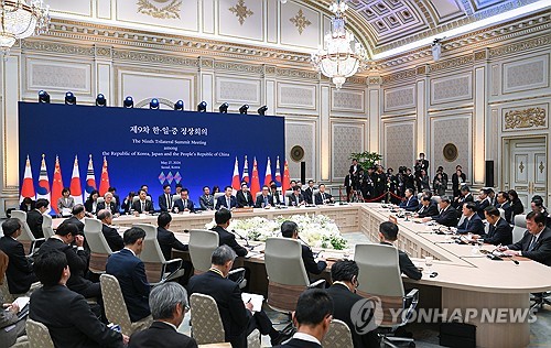  S. Korea-Japan-China summit focuses on boosting economic ties