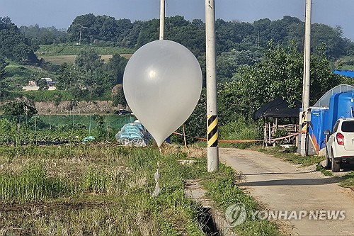 북한발 '오물풍선' 외신도 주목…남북 '풍선전쟁' 조명도