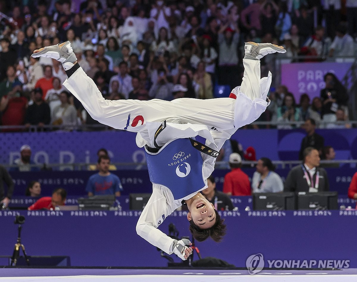 (LEAD) (Olympics) Park Taejoon wins gold medal in men's taekwondo