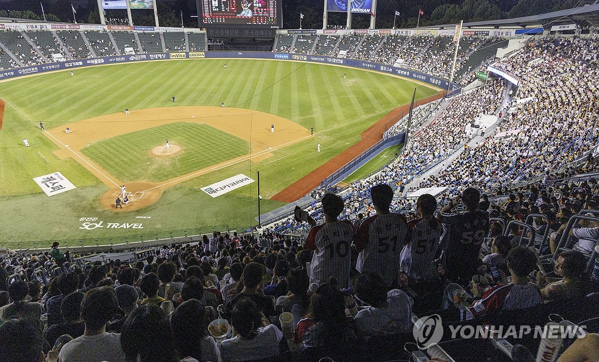 프로야구 관중 900만명 돌파, 1천만도 보인다