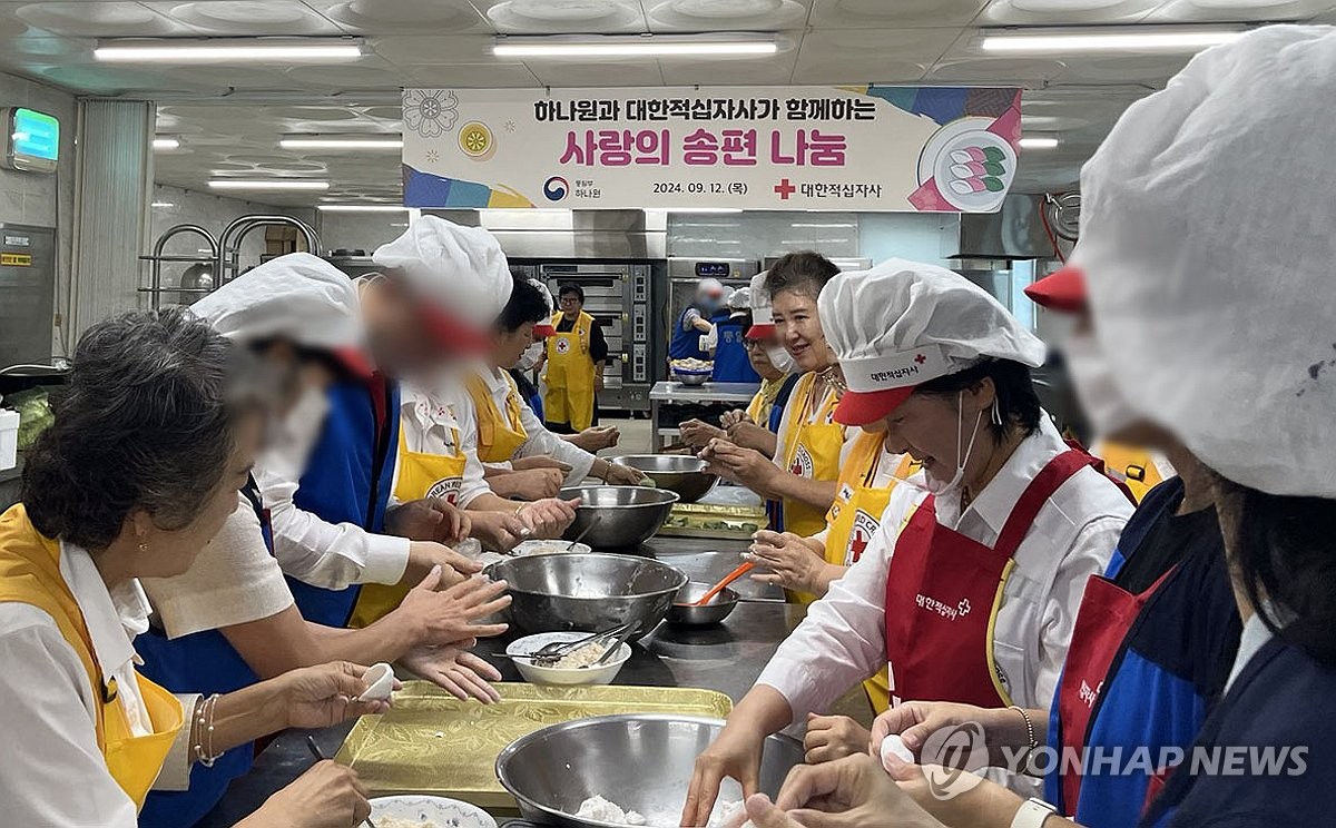 '먼저 온 통일' 탈북민과 한가위 송편 나눠요