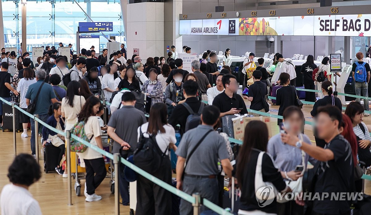 추석 연휴 앞두고 붐비는 인천국제공항