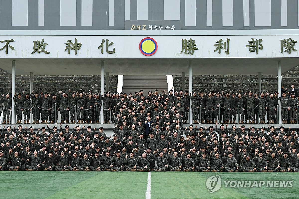 President Yoon Seok-yeol visits the 15th Division in Gangwon Province for Chuseok