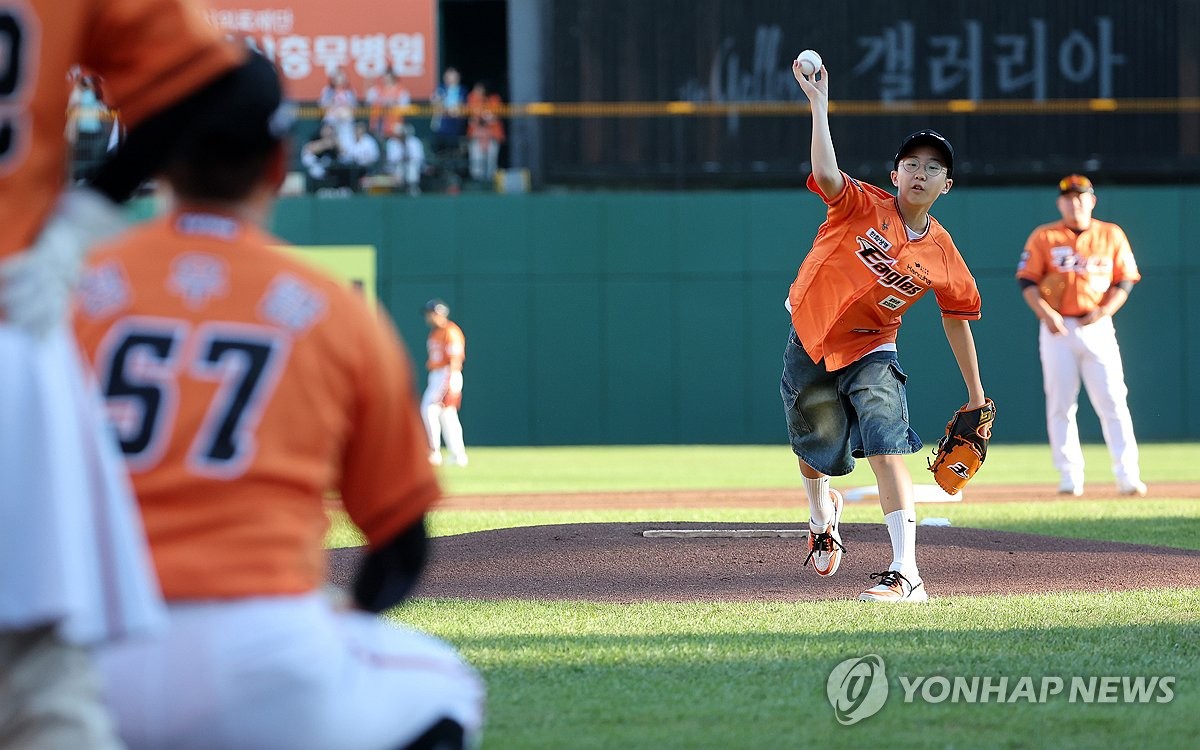 시구하는 정우람 아들