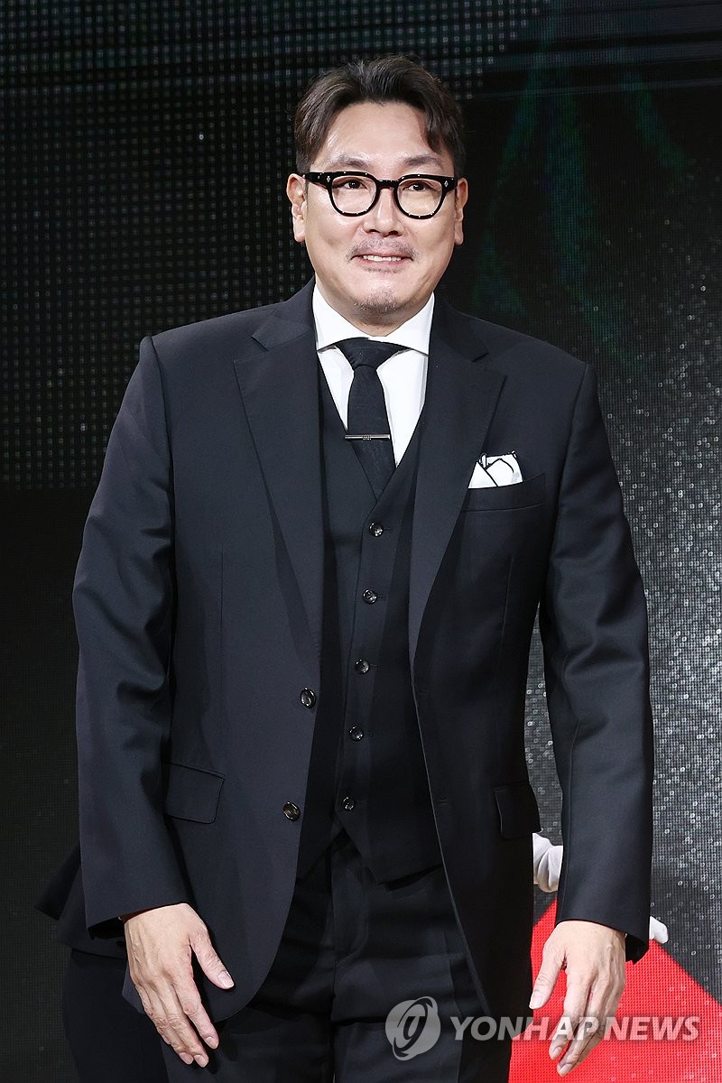 '소년범' 논란에 은퇴한 조진웅…비난 여론 속 '소년법 취지' 지적도