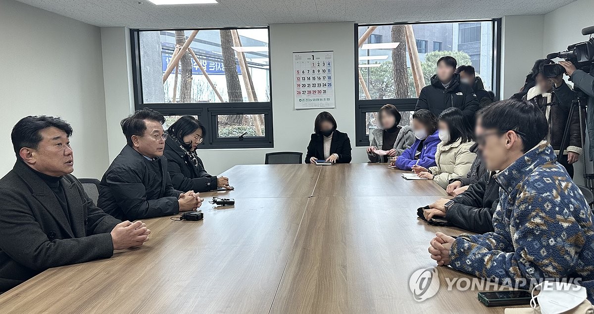 입주 예정자들과 면담하는 육동한 춘천시장