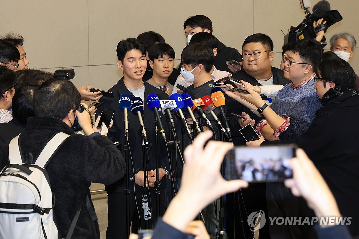 미국 출국 앞서 인터뷰하는 다저스 김혜성