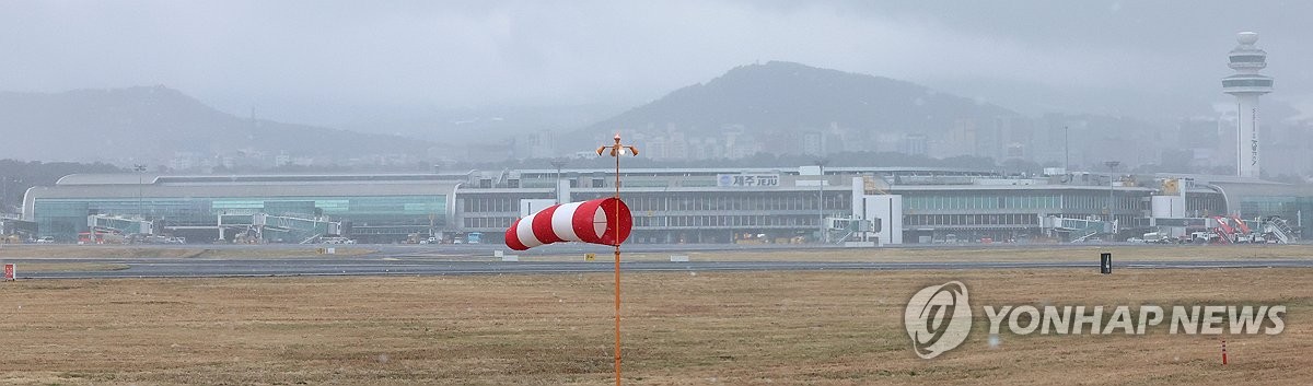 제주 공항 항공편 다른 지역 악천후로 51편 결항(종합)