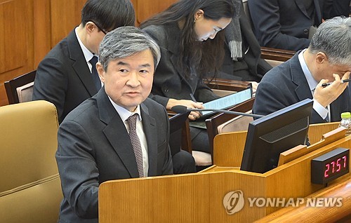  Special counsel raids home of ex-NIS director in martial law probe