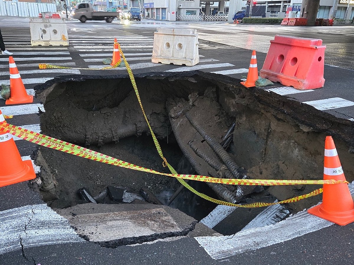 また道路陥没