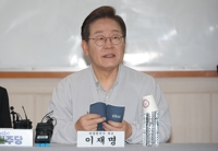 이재명 "기초연금 부부감액 줄일 것…간병비 부담 덜어드리겠다"