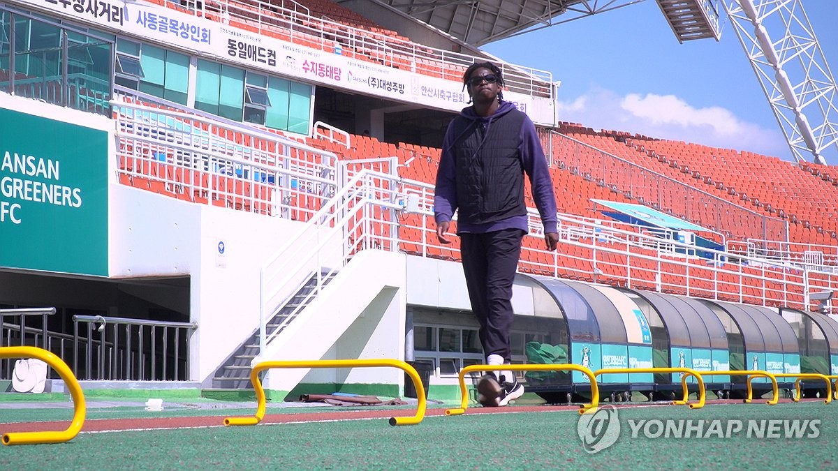 훈련 중인 육상 기대주 비웨사