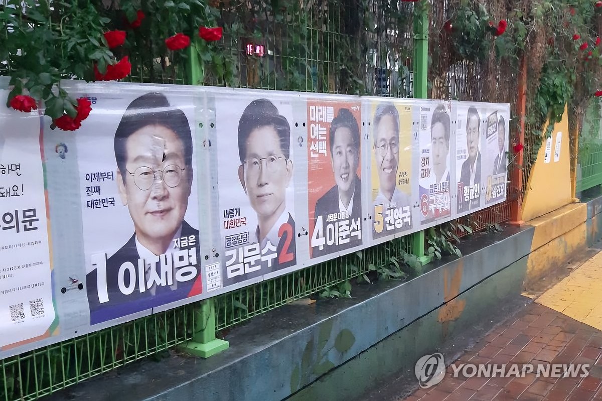 대구서 이재명 후보 홍보물 잇단 훼손…벽보·현수막 등