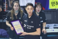하트만 덩그러니 그려진 '감독 데뷔전' 김연경의 작전판