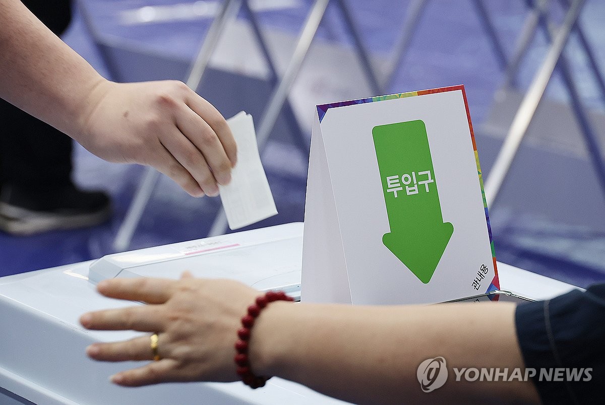 [속보] 21대 대선 첫날 사전투표율, 오전 9시 현재 3.55%