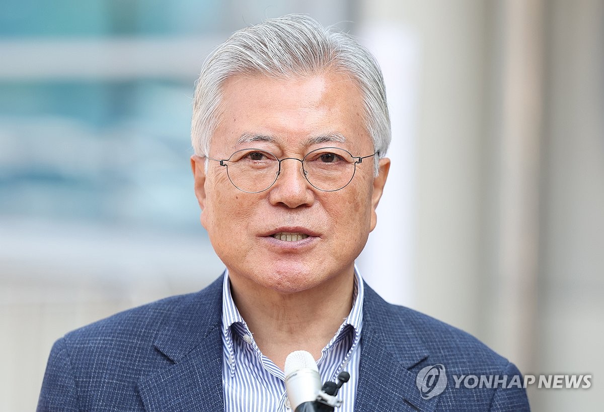 [속보] 문재인 뇌물혐의 재판부, 이송신청 불허…중앙지법서 재판