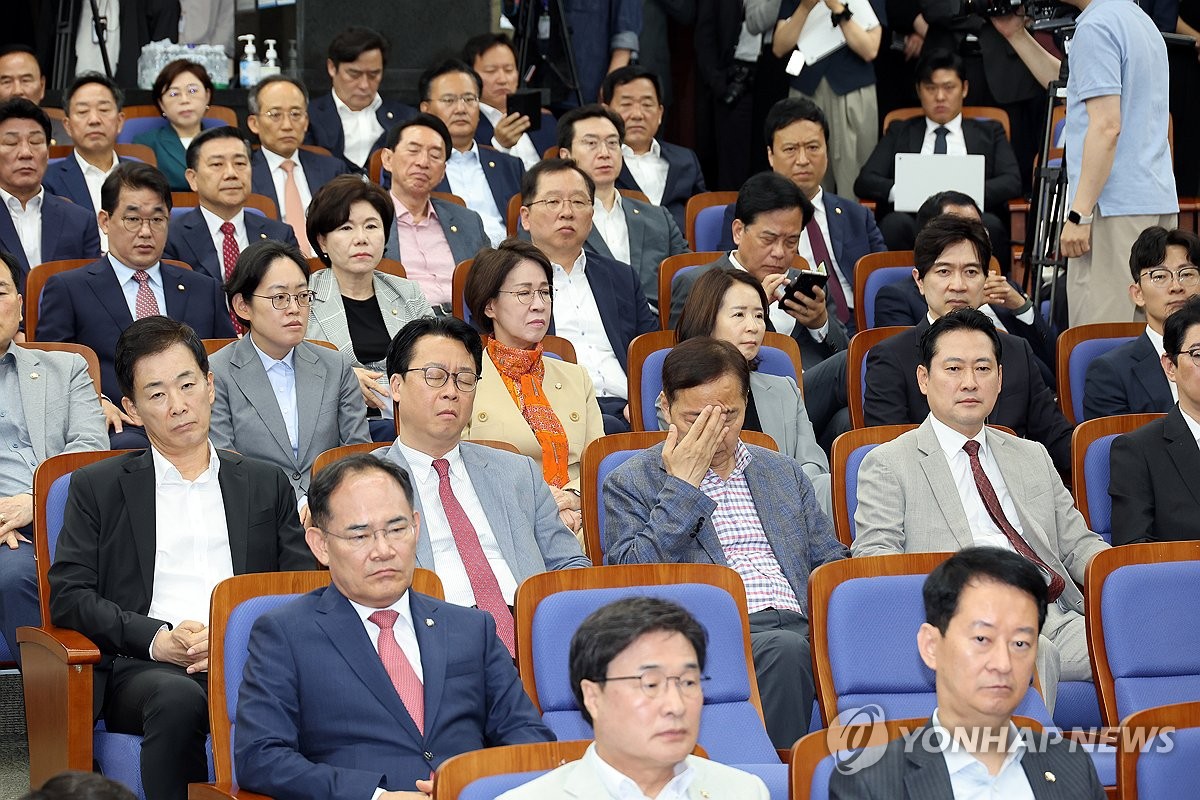 국힘, 3대 특검법 반대 당론 유지…친한계 "자율투표" 주장