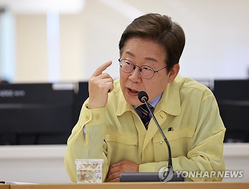 李대통령 "침수피해, 가족일로 생각해야…잘한 사례엔 '까방권'"