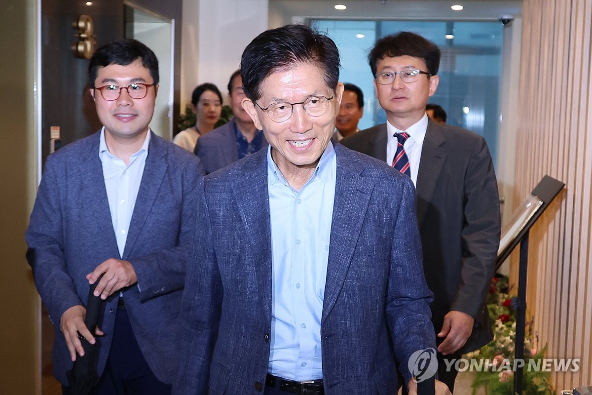 김문수 "李대통령 들어선 이후 법치주의 위기…당 단합해야"
