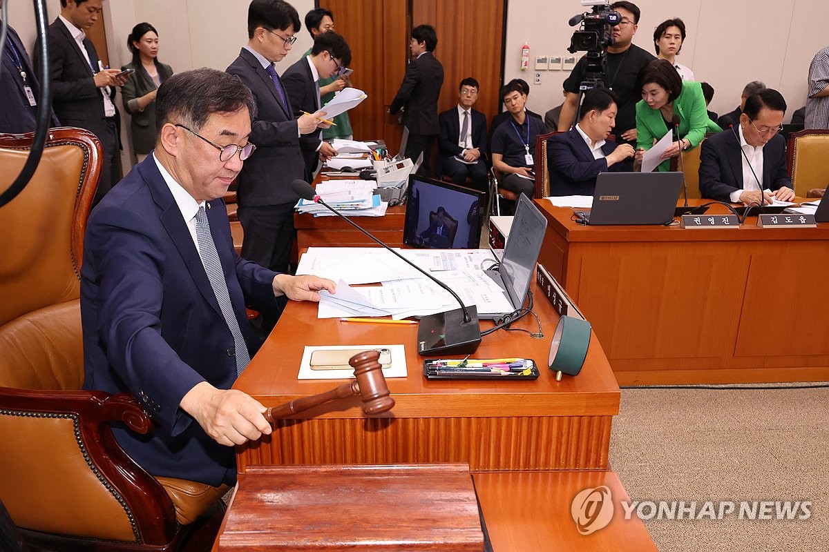 국토위, 화물운수사업법 개정안 의결…'안전운임제' 3년…