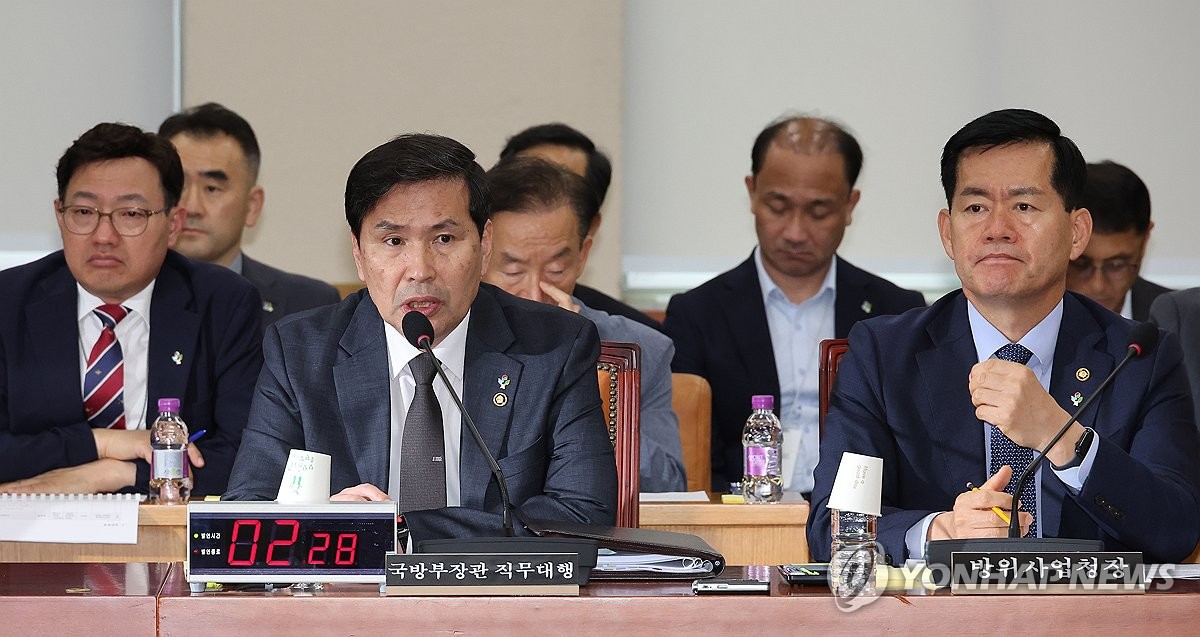 국회 답변하는 김선호