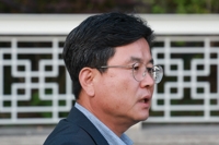 해병특검, 尹 아이폰 포렌식 의뢰…'복심' 부속실장 내일 소환