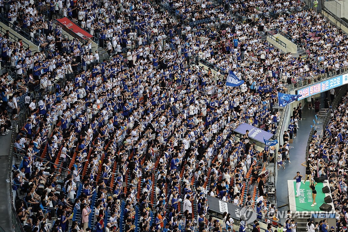 프로야구 역대 최소 경기 700만명 관중 돌파 예정