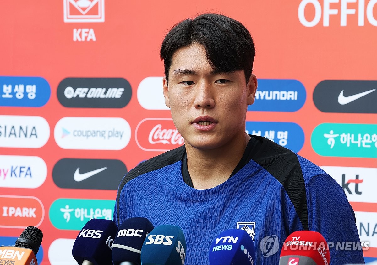 질문에 답하는 이호재