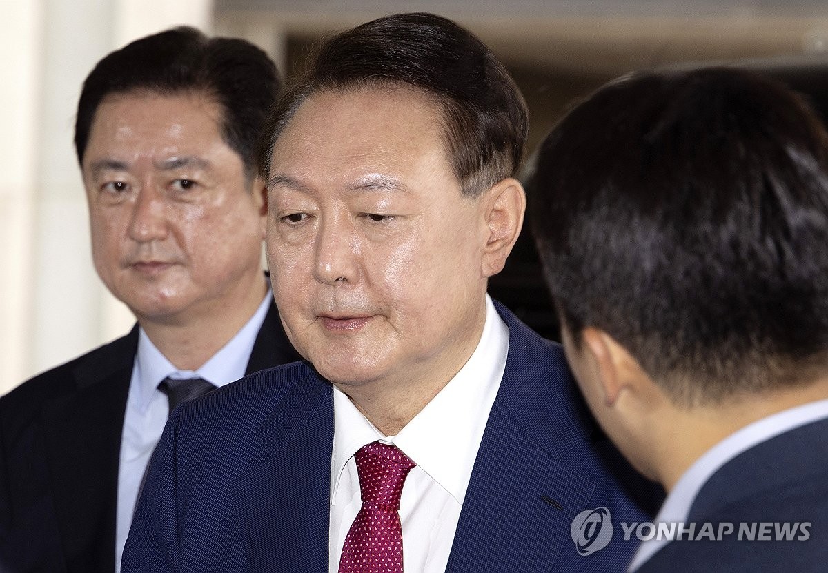 [속보] 내란특검 "尹조사, 낮 12시 5분에 점심식사 위해 중단"