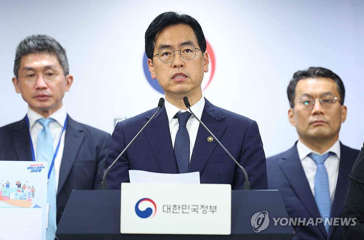 코로나지원금 보완 민생쿠폰…난민인정자도 지급·명품구입 안돼