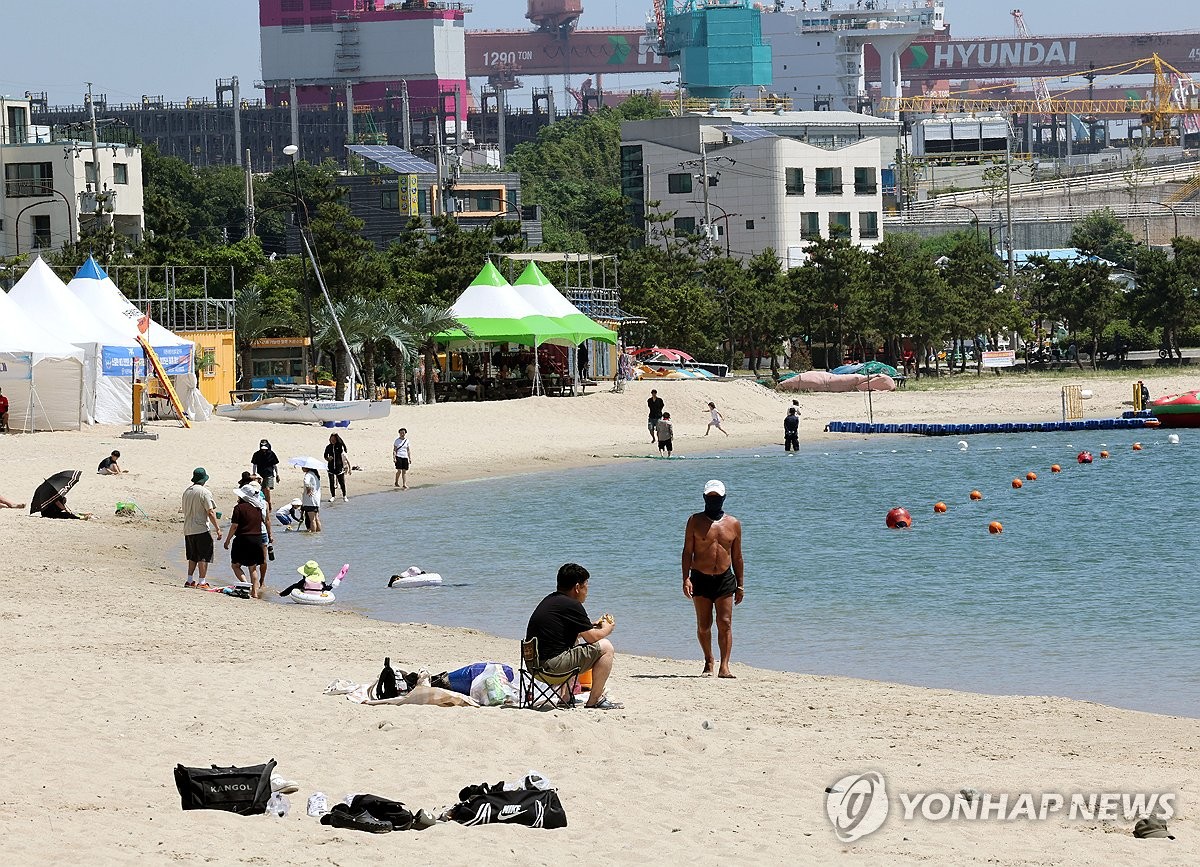 부산·울산·경남 전역에 폭염 지속…낮 최고 33∼37도