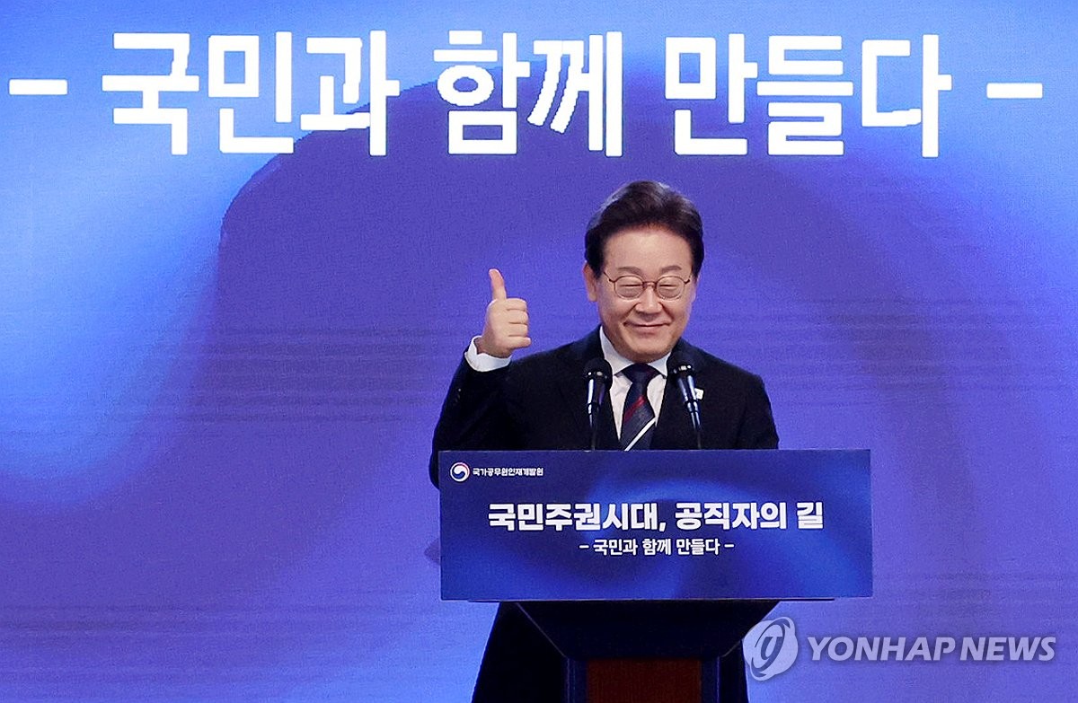 李대통령, 새내기 공무원에 "성실함으로 승부 보라"