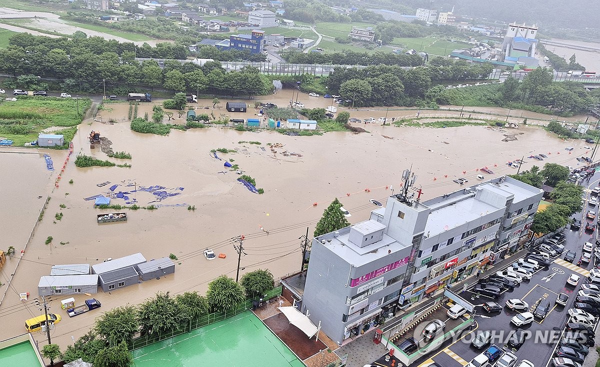 지난주 '극한호우'에 차량 3천대 침수…300억원 피해
