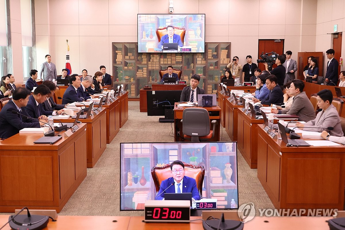 최휘영 "네이버 주식 등 전량 매각…자녀 증여세, 적법…