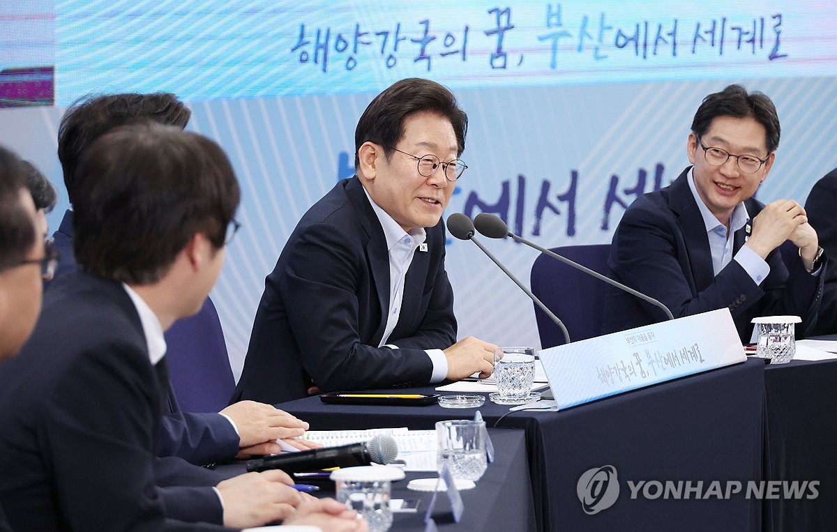 李대통령 "해수부·기업 부산 신속 이전…행정은 속도가 …