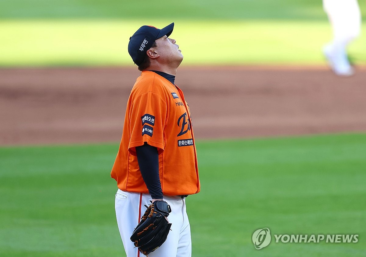 류현진, 충격적인 조기 강판…김광현과 첫 맞대결서 1이닝 5실점