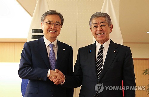 조현, 첫 한일 외교회담서 협력강화 확인…외무상 방한 초청