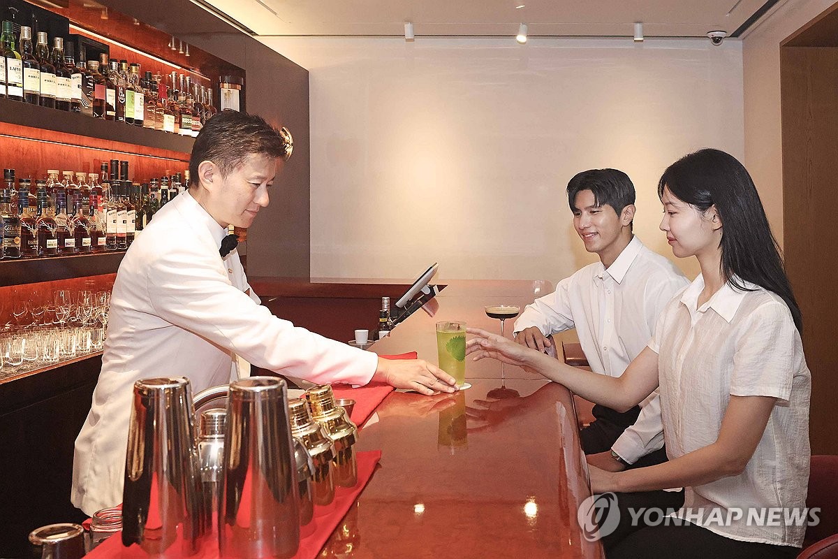 신세계백화점 강남점에 칵테일바 열어…'백캉스족' 겨냥
