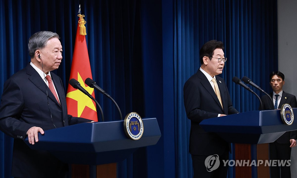S. Korean companies sign 14 export deals, MOUs in Vietnam: KOTRA